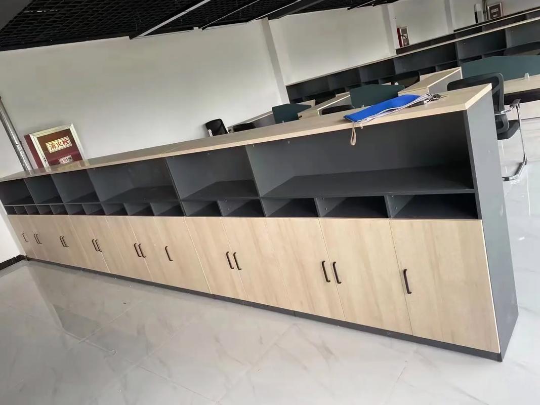 甘肅平?jīng)龆ㄖ聘叨宿k公家具桌椅批發(fā)工廠店 自產(chǎn)自銷，一站式辦公用品解決方案